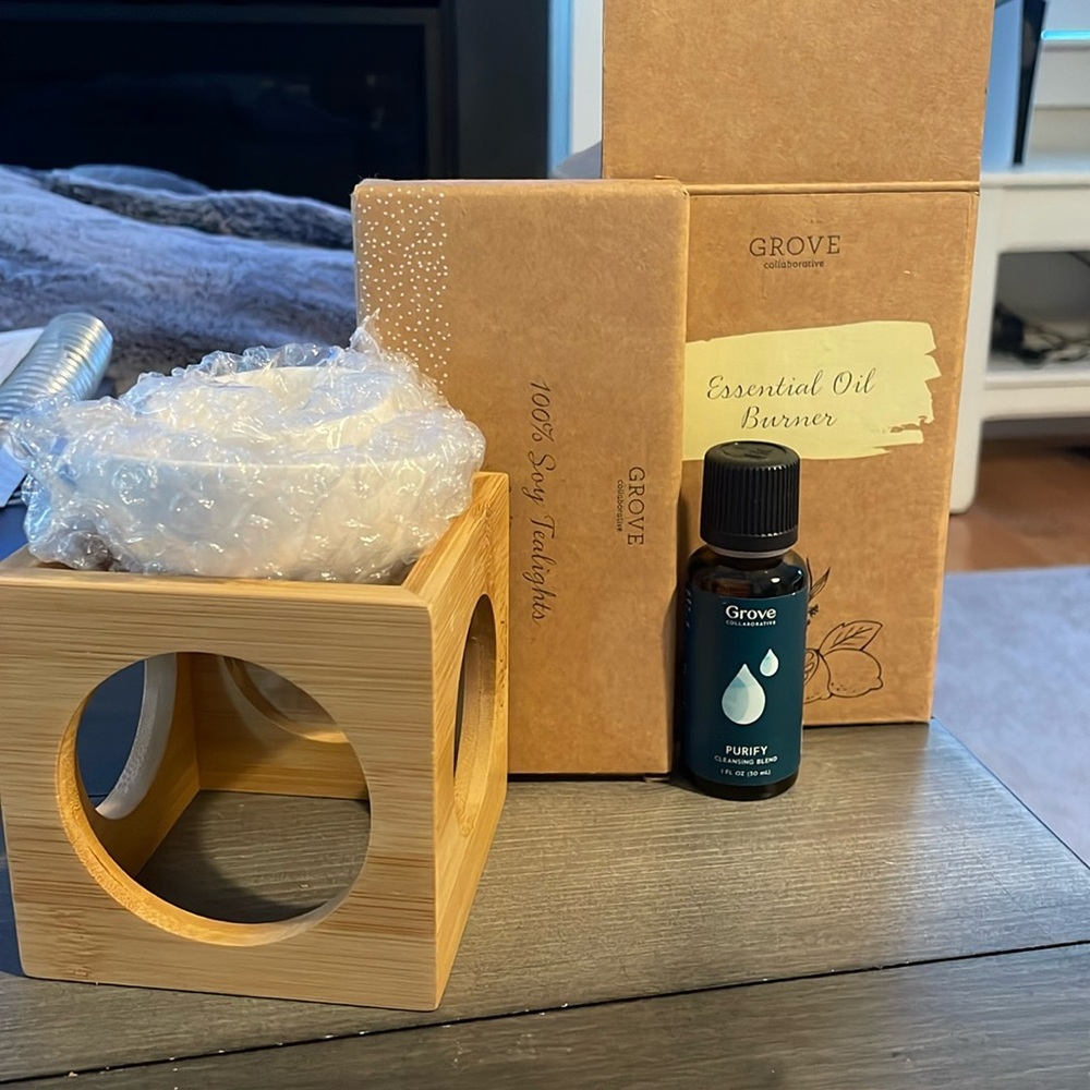 Essential oil burner with essential oil and tea lights included